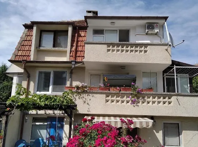 Kolevi 3* لوزينيتس